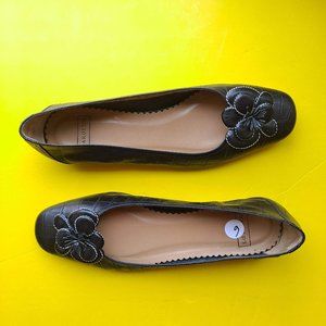 Harold's Black Crocodile Leather Floral Flats - 6